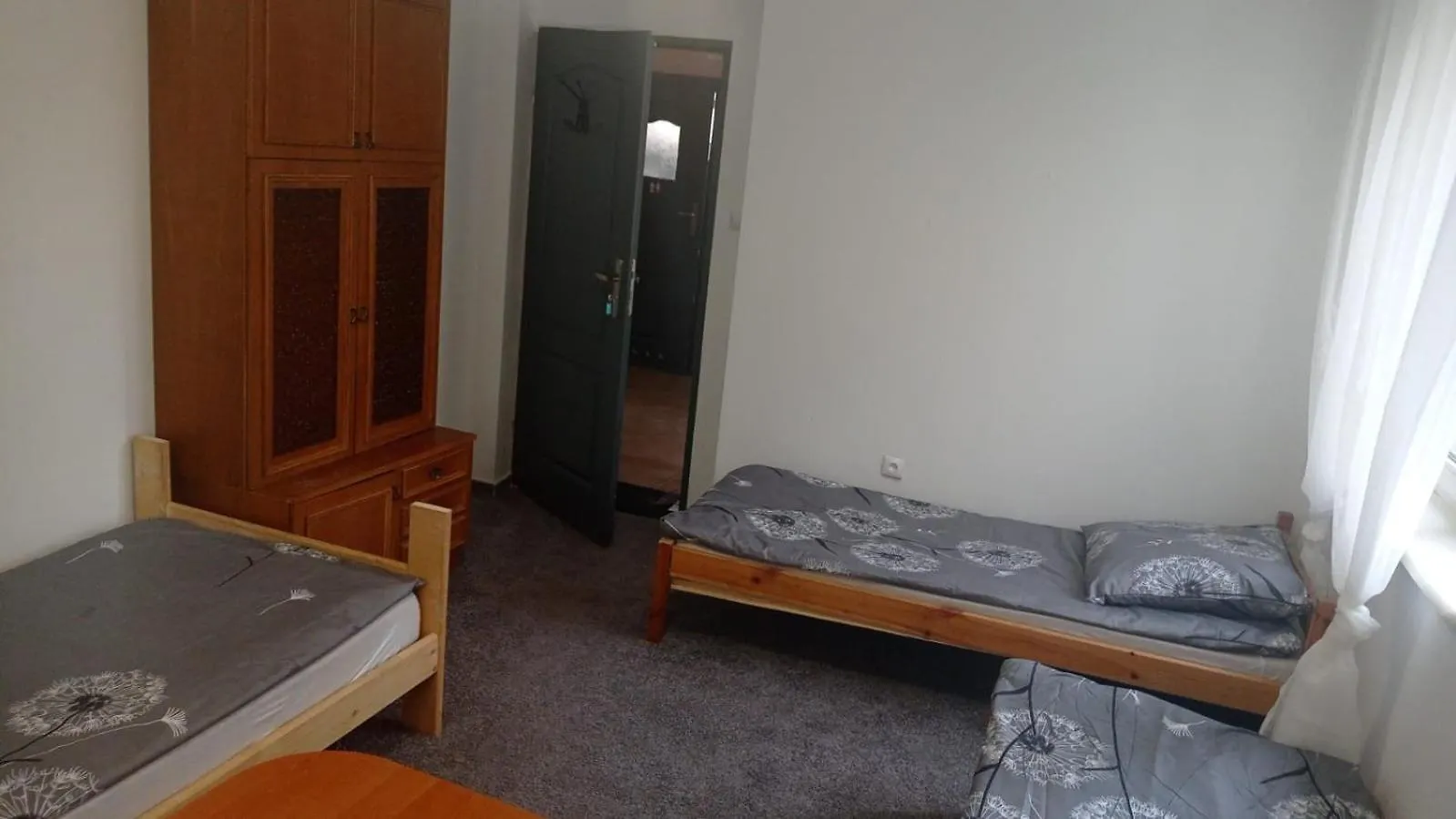 Apartment Gdansk Tanie Noclegi Pokoj Nr 2 1-3 Osobowy Z Lazienka Na Korytarzu Poland